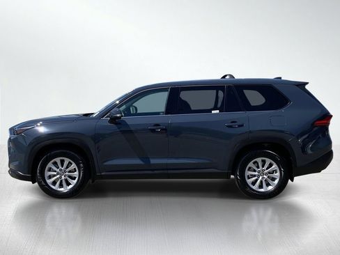Certified 2024 Toyota Grand Highlander XLE image 2