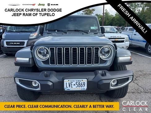 Used 2025 Jeep Wrangler Unlimited Sahara AWD/4WD image 3