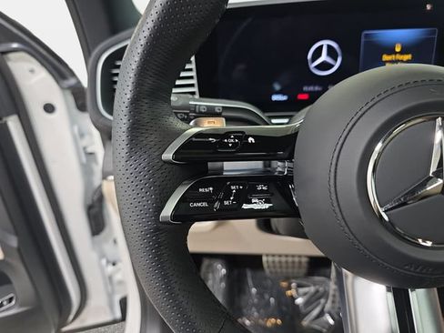 Used 2025 Mercedes-Benz GLS 450 4MATIC image 17