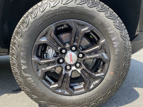 Used 2024 GMC Canyon Elevation w/ Convenience Package image 13