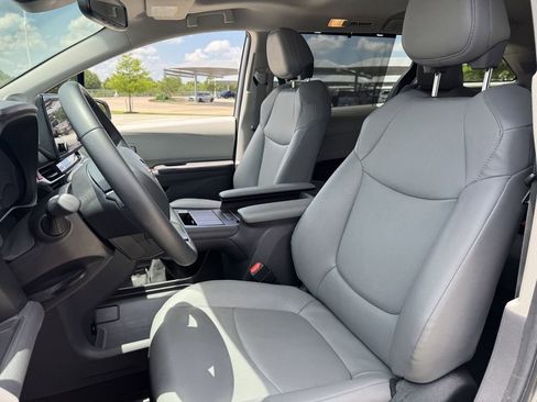 Used 2024 Toyota Sienna XLE w/ XLE Plus Package AWD/4WD image 26
