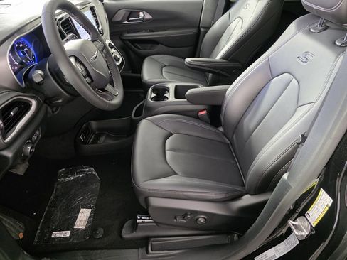 New 2026 Chrysler Pacifica Select w/ S Appearance Package image 10