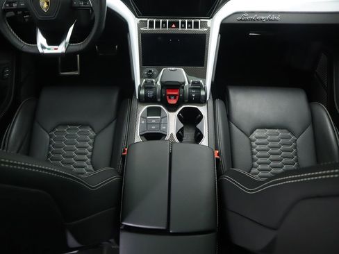 Used 2022 Lamborghini Urus image 17