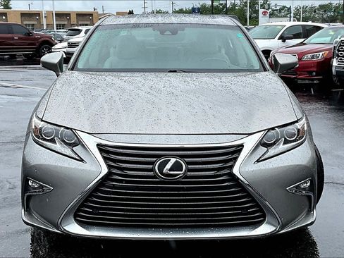 Used 2016 Lexus ES 350 w/ Luxury Package w/Wood Trim FWD image 2