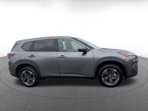 Used 2025 Nissan Rogue SV FWD image 16