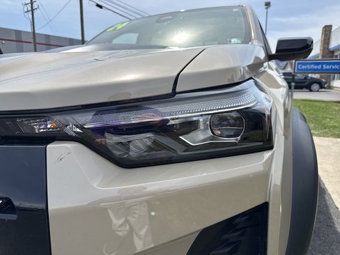 Used 2024 Chevrolet Colorado ZR2 w/ Technology Package AWD/4WD image 10