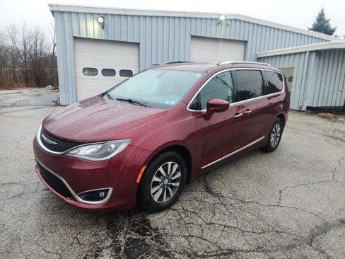 Certified 2020 Chrysler Pacifica Touring-L Plus image 1