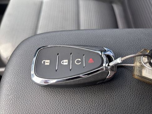 Used 2025 Chevrolet Trax LT FWD image 22