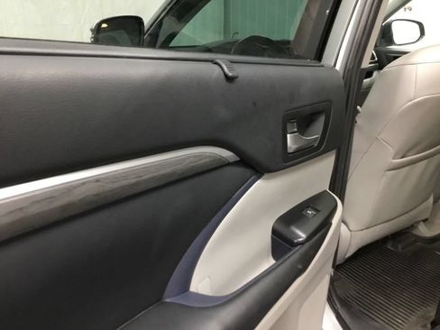 Used 2019 Toyota Highlander Limited Platinum AWD/4WD image 15