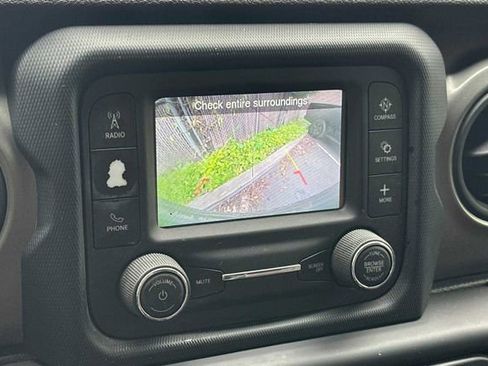 Used 2018 Jeep Wrangler Unlimited Sport image 17