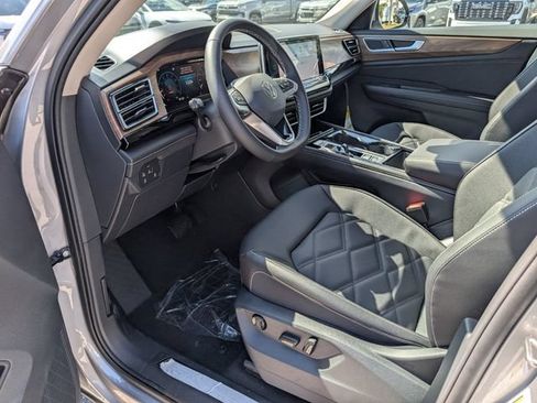 New 2026 Volkswagen Atlas SE FWD image 11