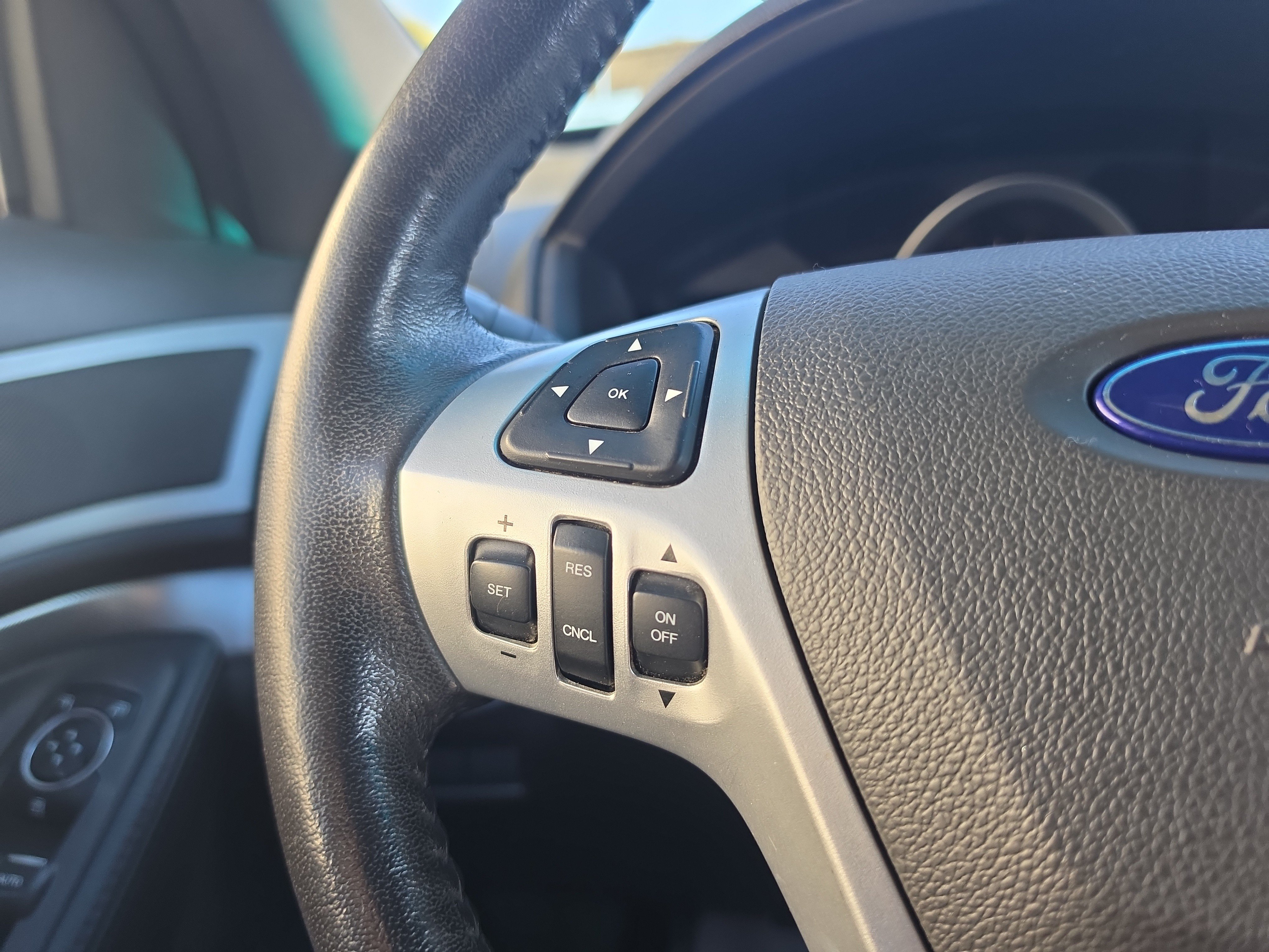 Used 2014 Ford Explorer XLT w/ Equipment Group 202A AWD/4WD image 22