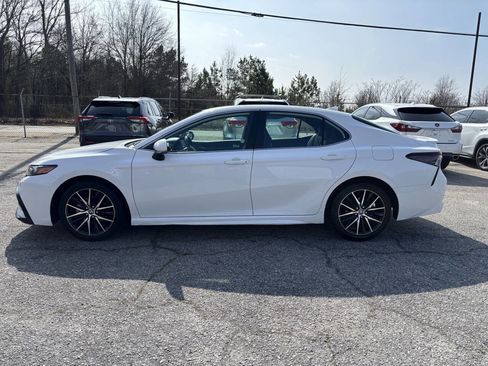 Used 2024 Toyota Camry SE image 10