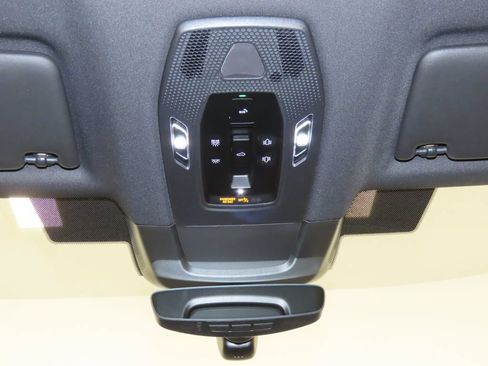 Certified 2025 Porsche Macan 4 Electric AWD/4WD image 32