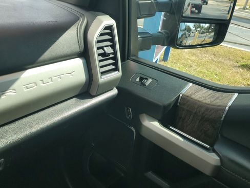 Used 2019 Ford F250 Lariat w/ Lariat Ultimate Package image 28