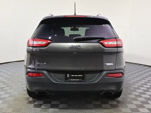 Used 2018 Jeep Cherokee Latitude Plus w/ Cold Weather Group image 5