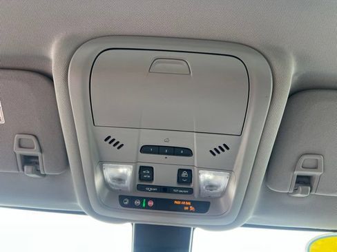 Used 2023 GMC Terrain SLT w/ Tech Package FWD image 33