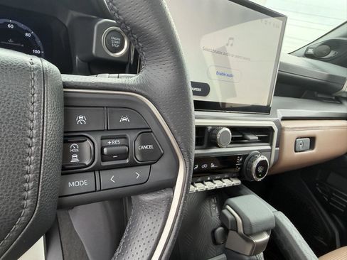 Used 2025 Toyota 4Runner Limited image 25