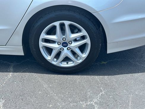 Used 2015 Ford Fusion SE FWD image 19