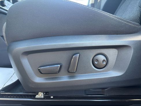 Used 2025 Nissan Rogue SV image 21