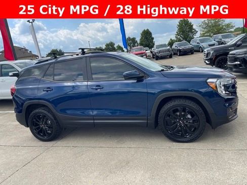 Used 2022 GMC Terrain SLE w/ Driver Convenience Package AWD/4WD image 1