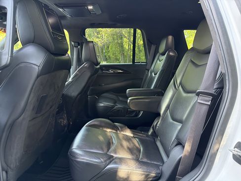 Used 2016 Cadillac Escalade Platinum image 12