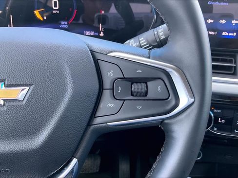 Used 2025 Chevrolet Trax LT w/ LT Convenience Package image 24