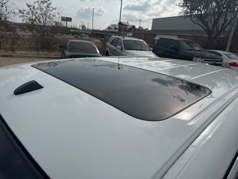 Used 2019 Nissan Frontier SL image 7