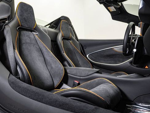 Used 2026 McLaren Artura Spider RWD image 21