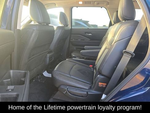 Used 2025 Nissan Pathfinder SL w/ SL Premium Package image 5