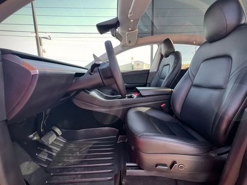 Used 2021 Tesla Model Y Long Range image 16