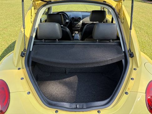 Used 2010 Volkswagen Beetle Coupe FWD image 10