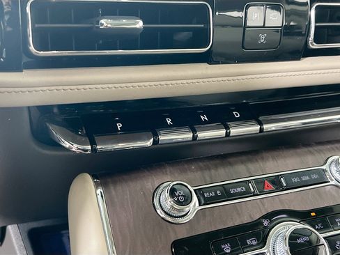 Used 2022 Lincoln Aviator Reserve w/ Elements Package Plus AWD/4WD image 17