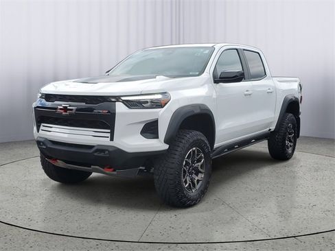 Used 2023 Chevrolet Colorado ZR2 w/ LPO, Tailgate Decal Package image 4