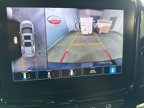 Used 2023 Chevrolet Traverse LT image 47