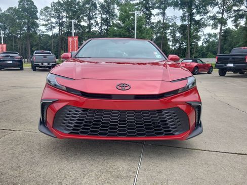 Used 2025 Toyota Camry SE w/ Convenience Package AWD/4WD image 4