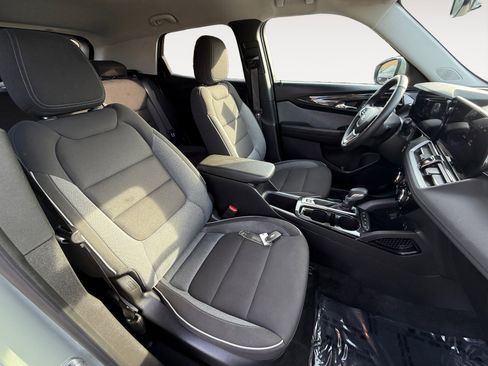 Used 2025 Chevrolet TrailBlazer LT w/ LT Cold Weather Package image 19