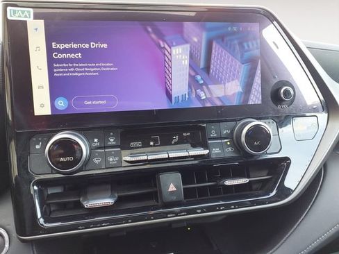 Used 2023 Toyota Highlander XLE FWD image 15