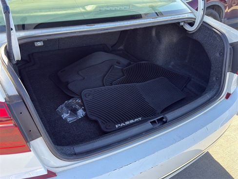 Used 2018 Volkswagen Passat 2.0T SE image 26