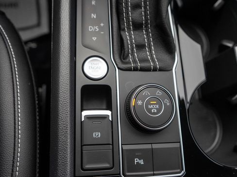 Used 2023 Volkswagen Atlas SE w/ Black Wheel Package image 21