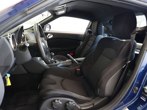 Used 2017 Nissan 370Z Coupe RWD image 18