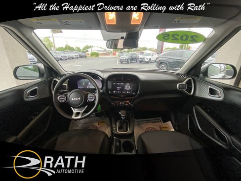 Used 2025 Kia Soul LX FWD image 17