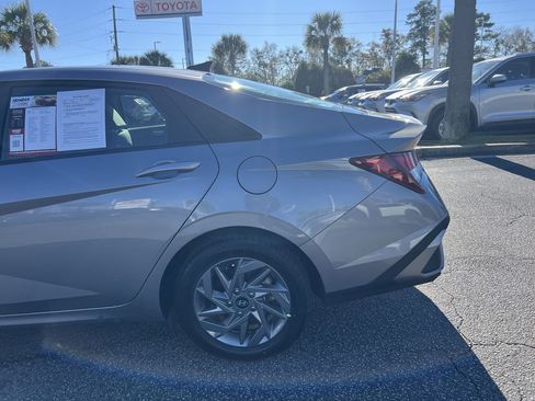 Used 2024 Hyundai Elantra SEL image 8