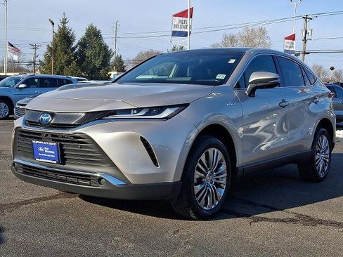 Used 2021 Toyota Venza Limited image 3