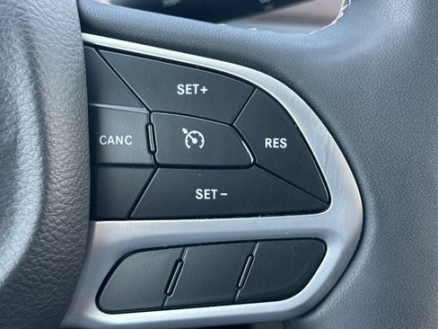 Used 2023 Chrysler Voyager LX FWD image 25