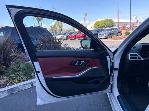 Used 2026 BMW 330i Sedan w/ M Sport Package RWD image 13