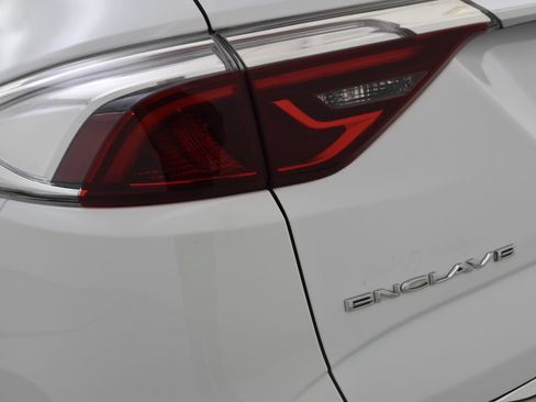 Used 2022 Buick Enclave Essence FWD image 38