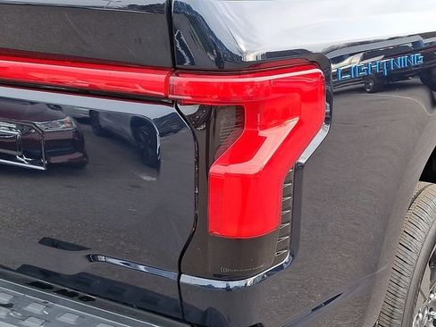 Used 2023 Ford F150 Lightning Lariat image 11