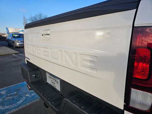 Used 2025 Honda Ridgeline Black Edition image 17