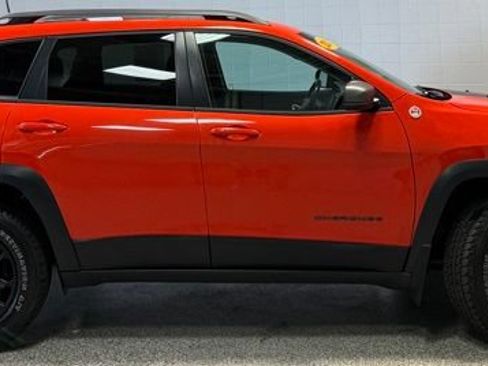 Used 2021 Jeep Cherokee Trailhawk AWD/4WD image 7